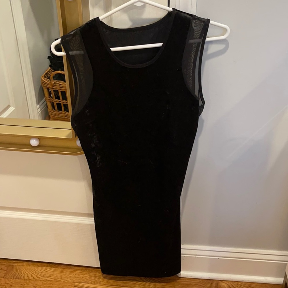 Size medium black velvet short tight dress. From vanilla sky boutique brand new